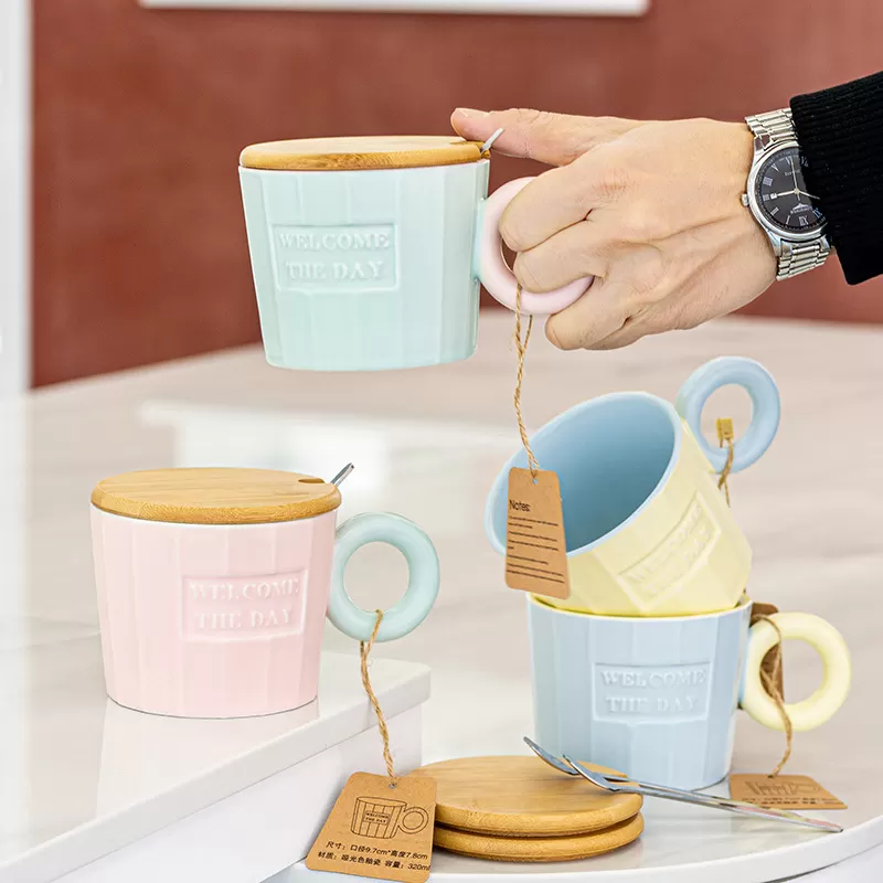 Cốc sứ nắp gỗ màu macaron Welcome the Day