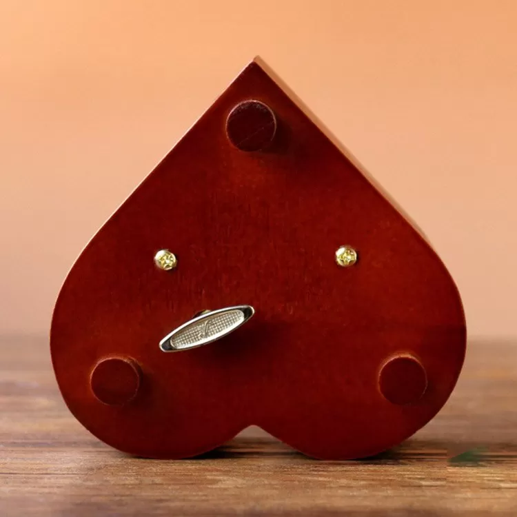 Hộp nhạc gỗ hình trái tim phong cách cổ điển