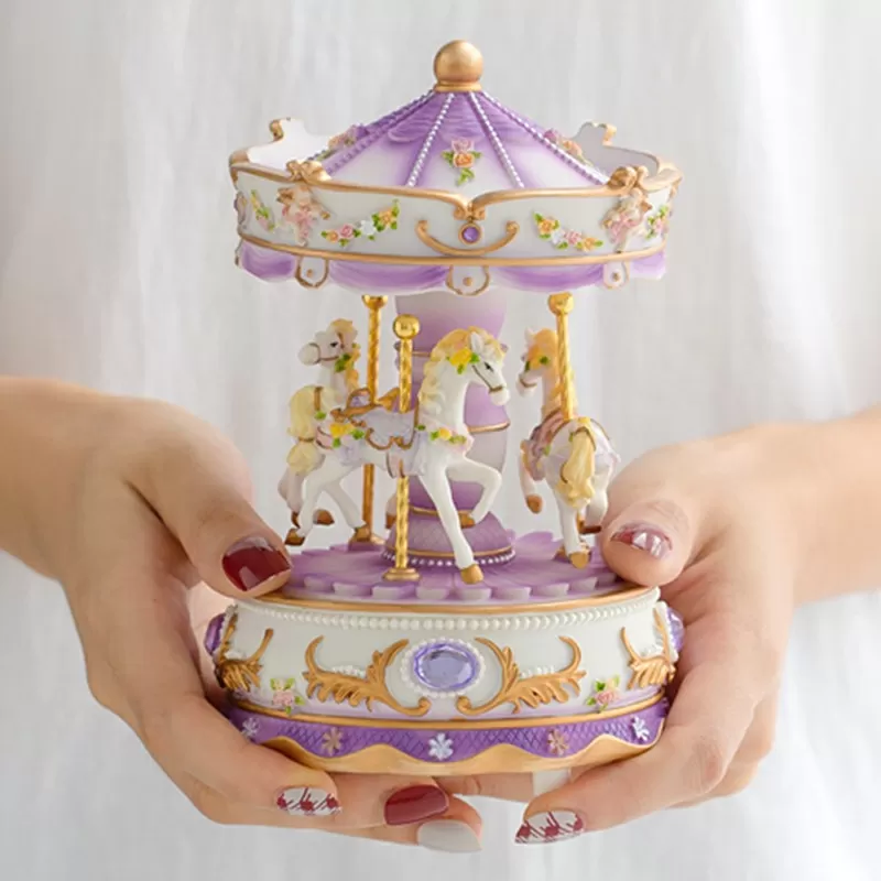 Hộp nhạc ngựa đu quay xoay tròn cổ điển