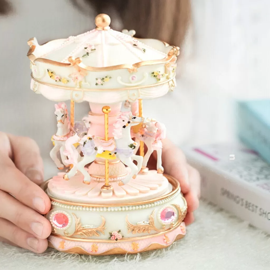 Hộp nhạc ngựa đu quay xoay tròn cổ điển
