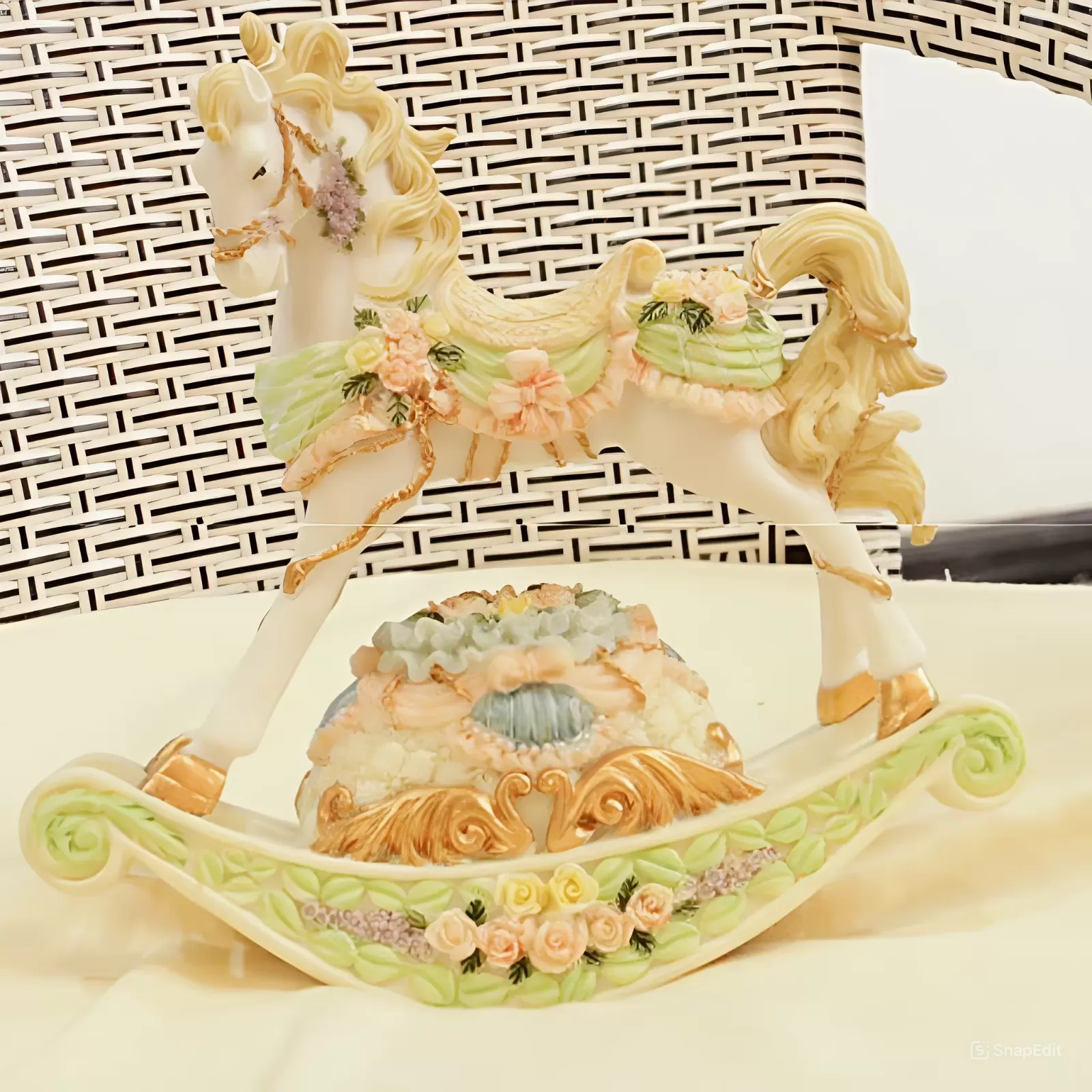 Hộp nhạc mô hình ngựa hoa văn Châu Âu tinh xảo