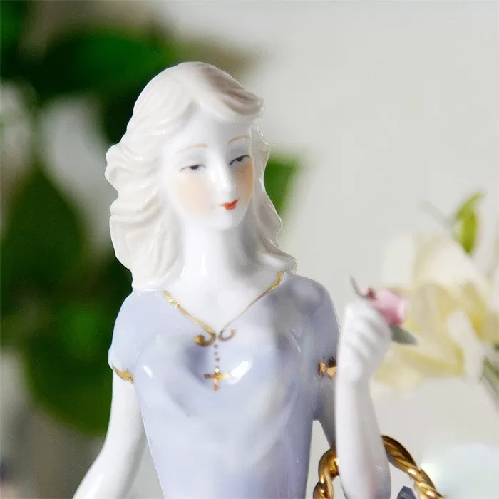 Tượng gốm sứ nghệ thuật - Thiếu nữ Châu Âu