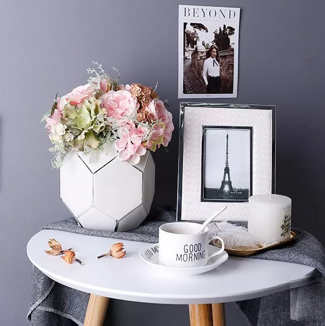 Lọ hoa gốm sứ hình viên kim cương