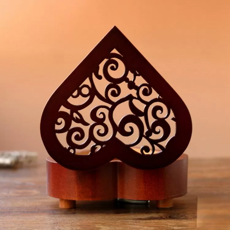 Hộp nhạc gỗ hình trái tim phong cách cổ điển